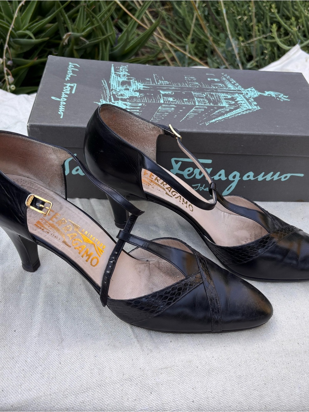 Vintage Salvatore Ferragamo Black Leather Snakeskin T-Strap Heels 9 AAA
